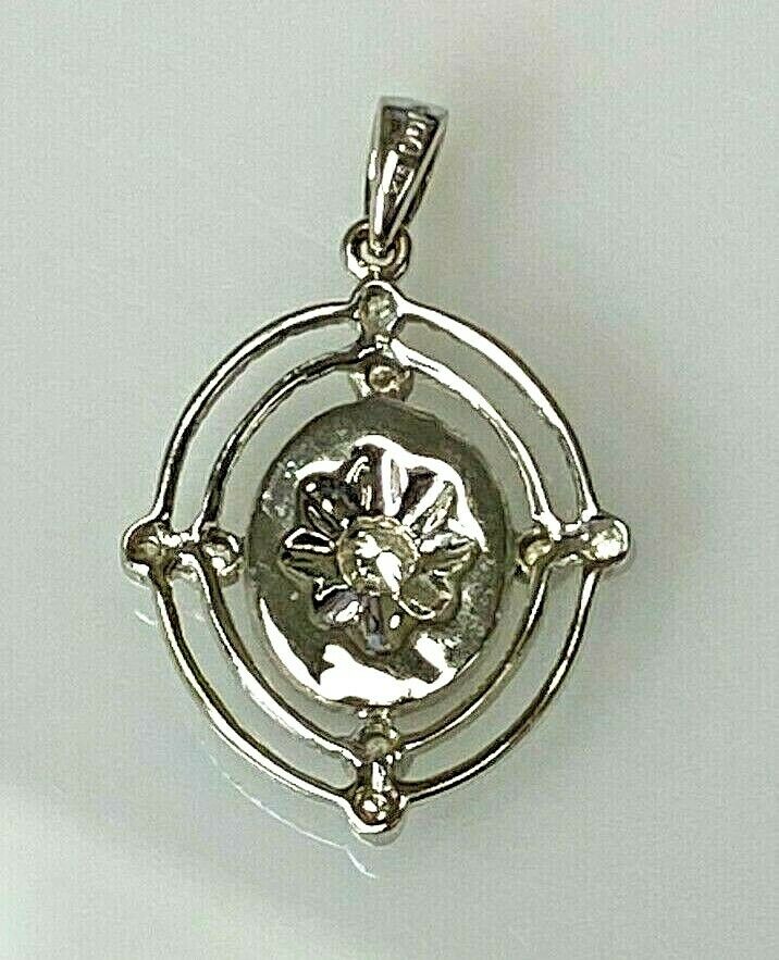 18kt White Gold 0.14ctw Diamond Pendant