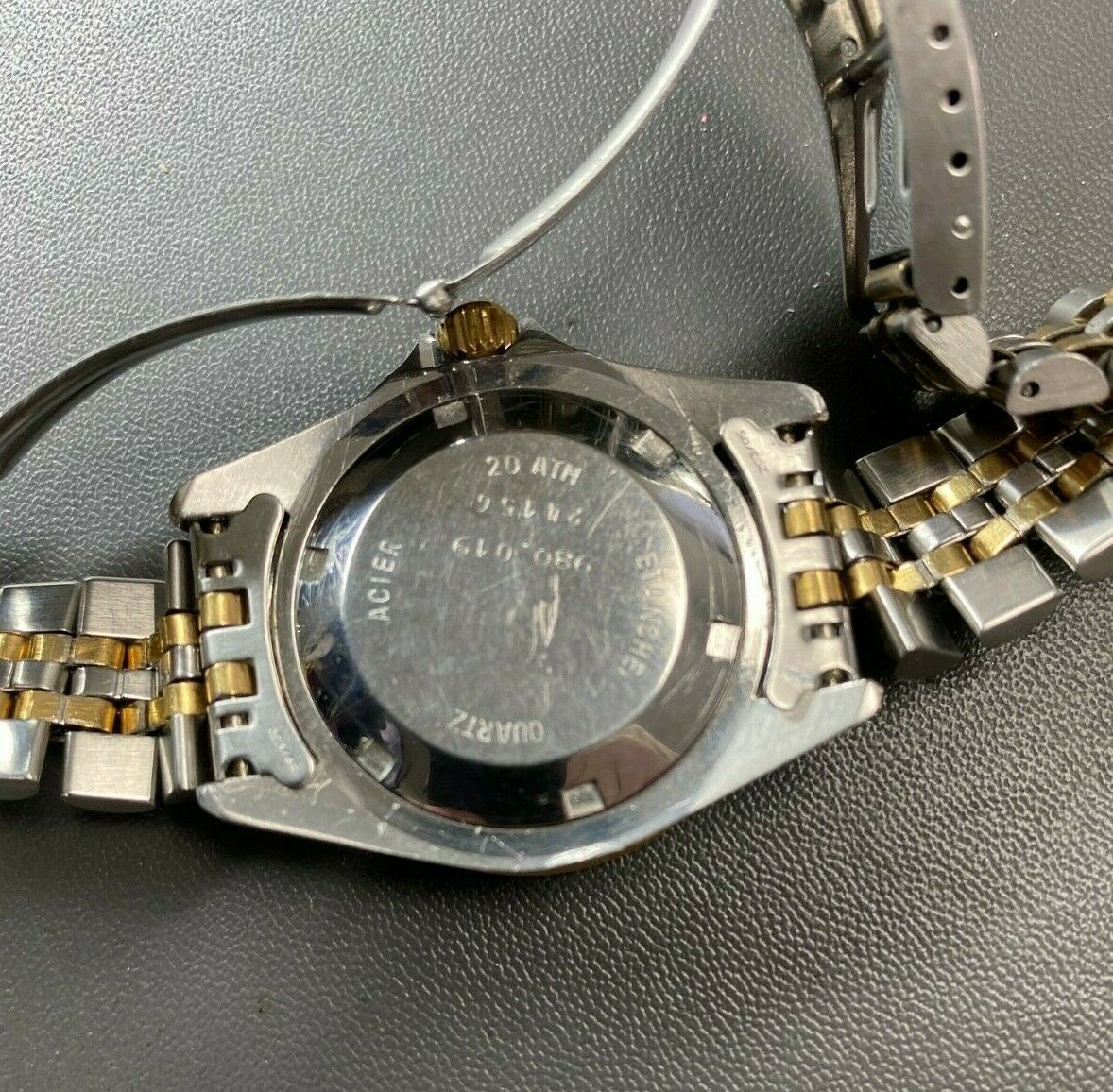 Vintage 32mm Tag Heuer 980.019 Gold Style Watch Etanche Acier Quartz