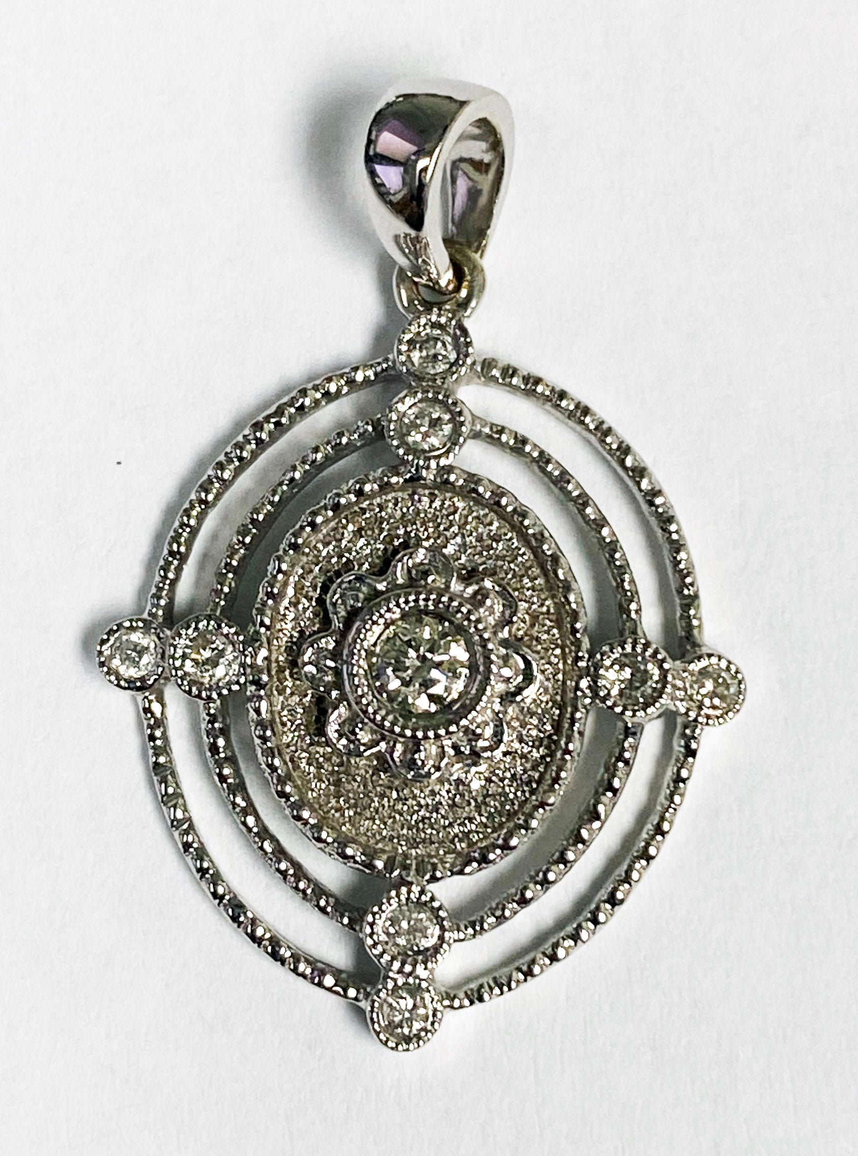 18kt White Gold 0.14ctw Diamond Pendant