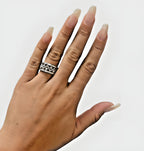 18kt White Gold Wedding Band Ring with Diamond Design Size 6.5