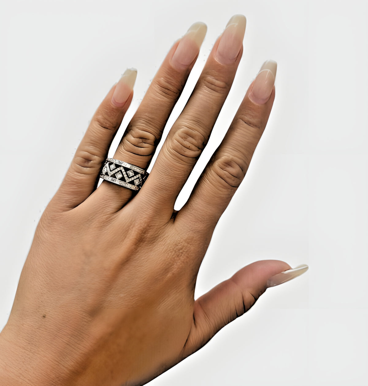 18kt White Gold Wedding Band Ring with Diamond Design Size 6.5