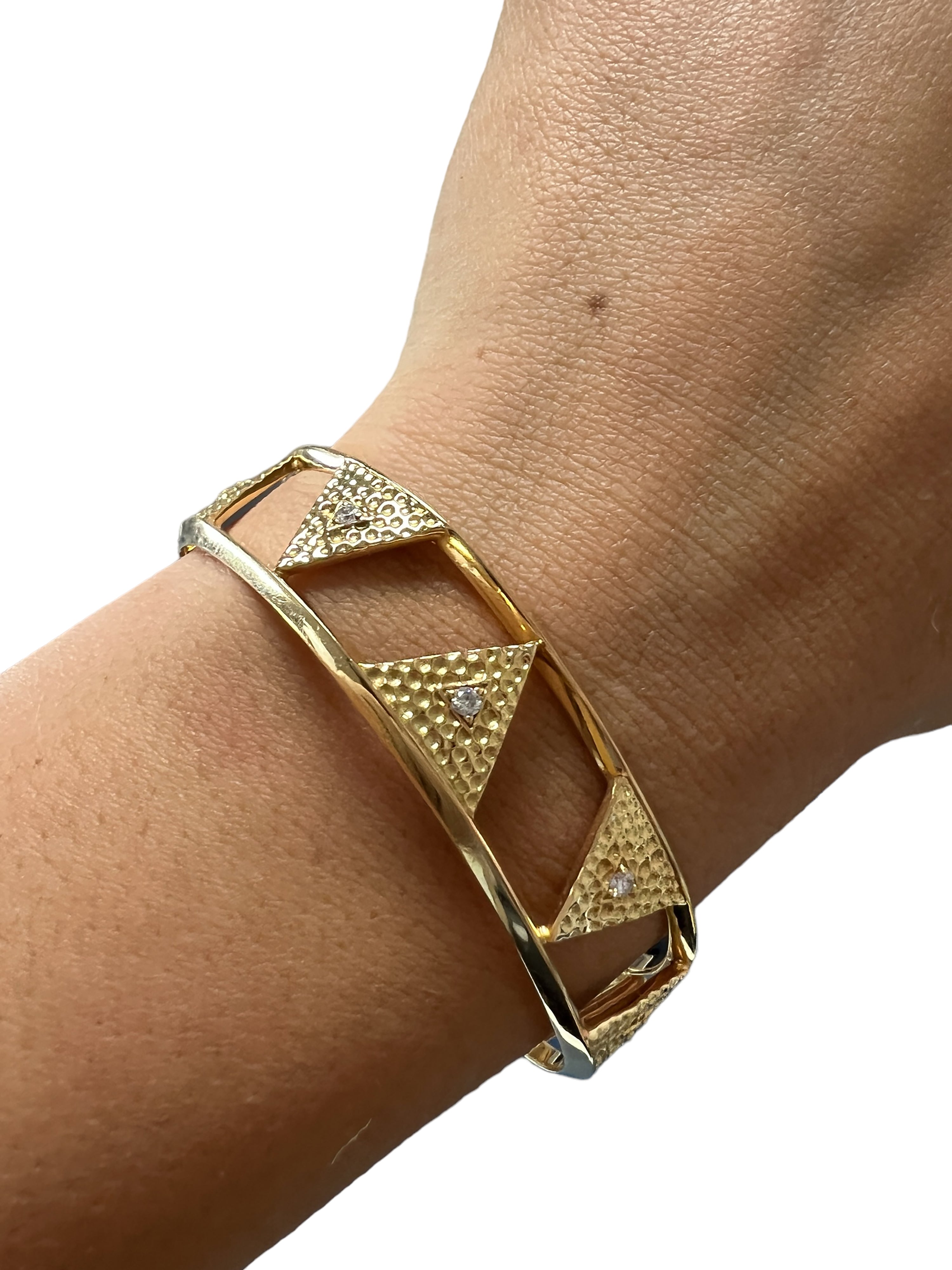 18kt Yellow Gold Gilded Cuff Bracelet with 0.20ctw of Diamonds