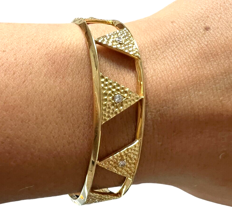 18kt Yellow Gold Gilded Cuff Bracelet with 0.20ctw of Diamonds