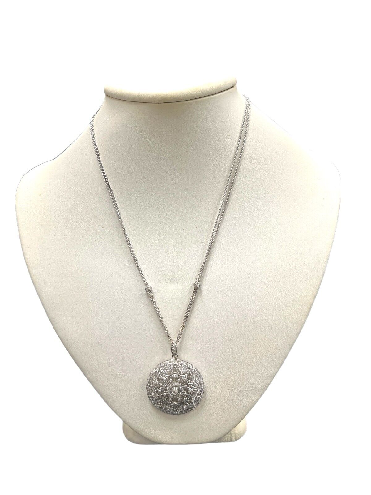 18kt White Gold and Circle 1.21ctw Diamond Pendant Necklace