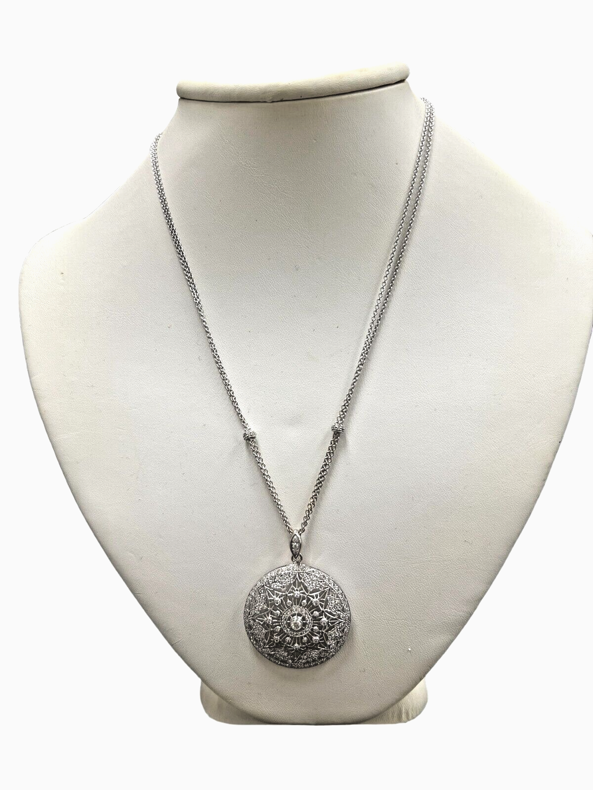 18kt White Gold and Circle 1.21ctw Diamond Pendant Necklace