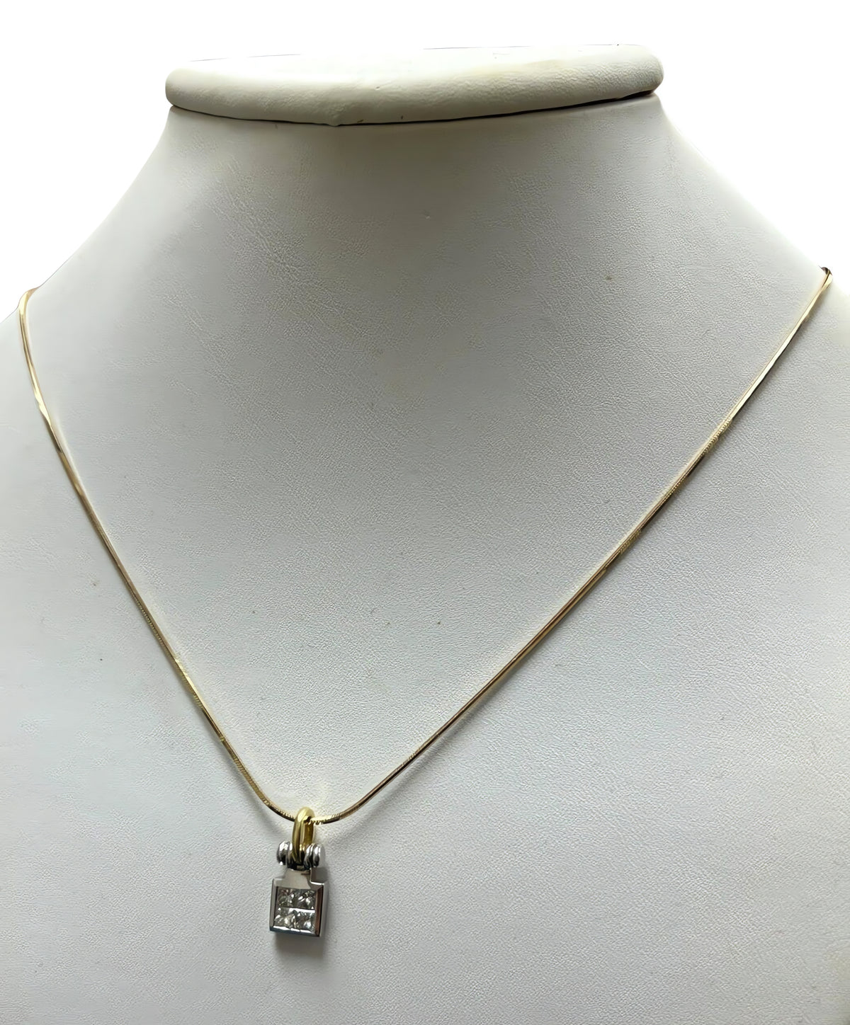 14kt Yellow Gold Chain with a 0.60ctw Diamond and 18kt White Gold Pendant