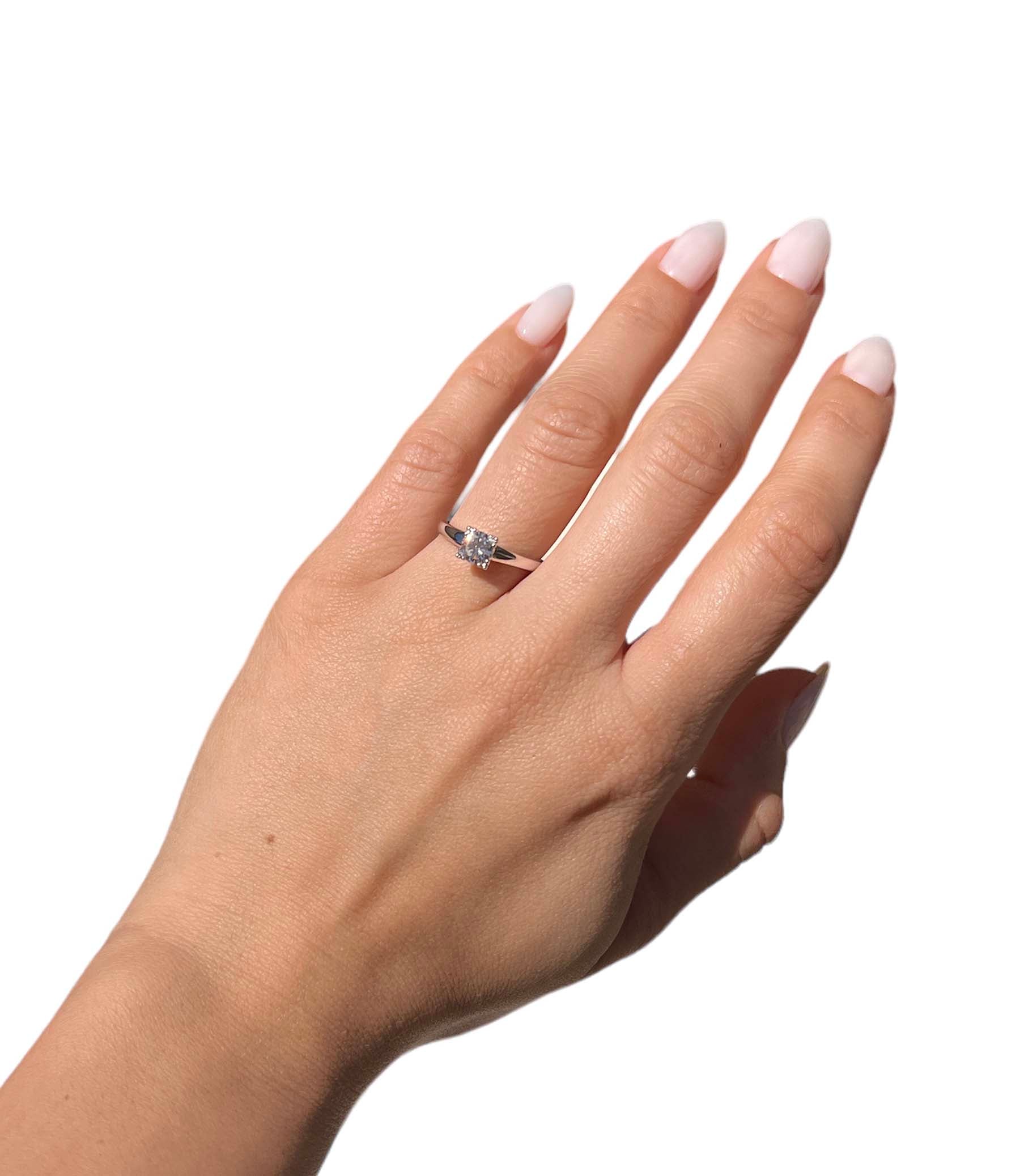 14KT White Gold 0.58ctw Diamond Solitaire Ring Size 6.25