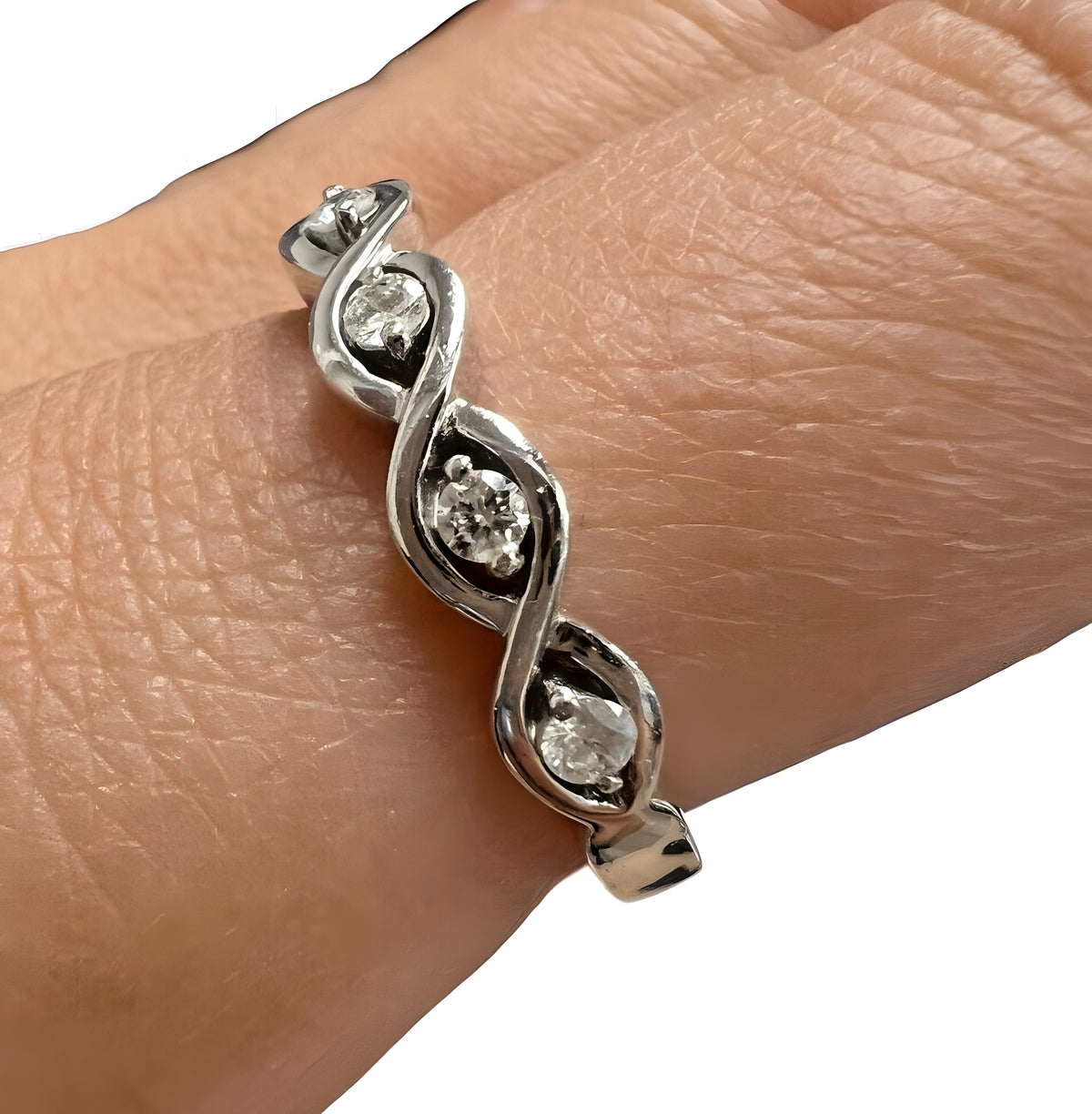 18kt White Gold Ring with an Intricate Design of 0.35ctw Diamonds