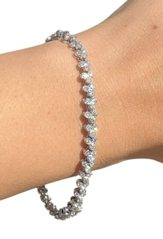 18Kt White Gold 2.65ctw Diamond Bracelet 7.25in
