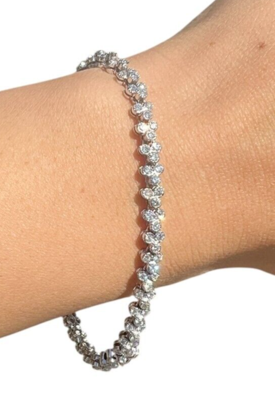 18Kt White Gold 2.65ctw Diamond Bracelet 7.25in