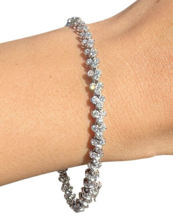 18Kt White Gold 2.65ctw Diamond Bracelet 7.25in