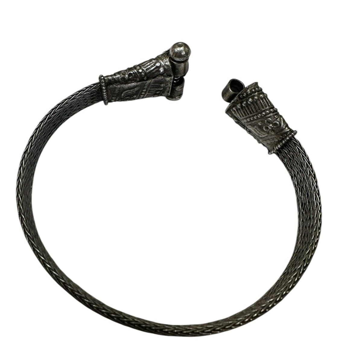 Sterling Silver Flexible Link Bracelet With Flower Details