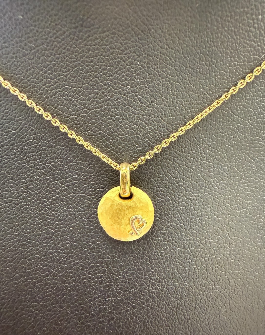 Tiffany & Co. Picasso X Kiss Hammered Disc 18k Yellow Gold Necklace 15.5 in