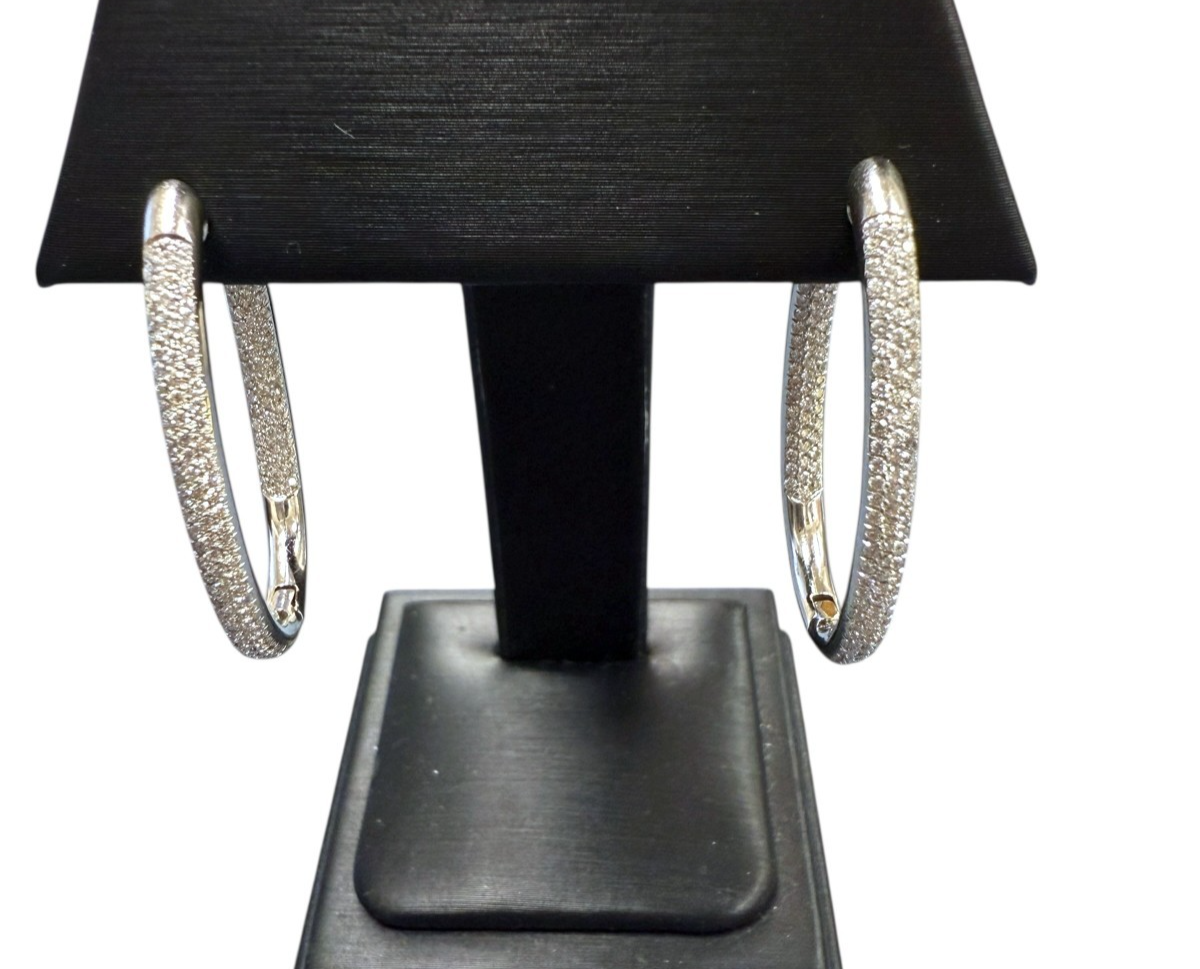 18kt White Gold Diamond 1.25” Drop Earrings