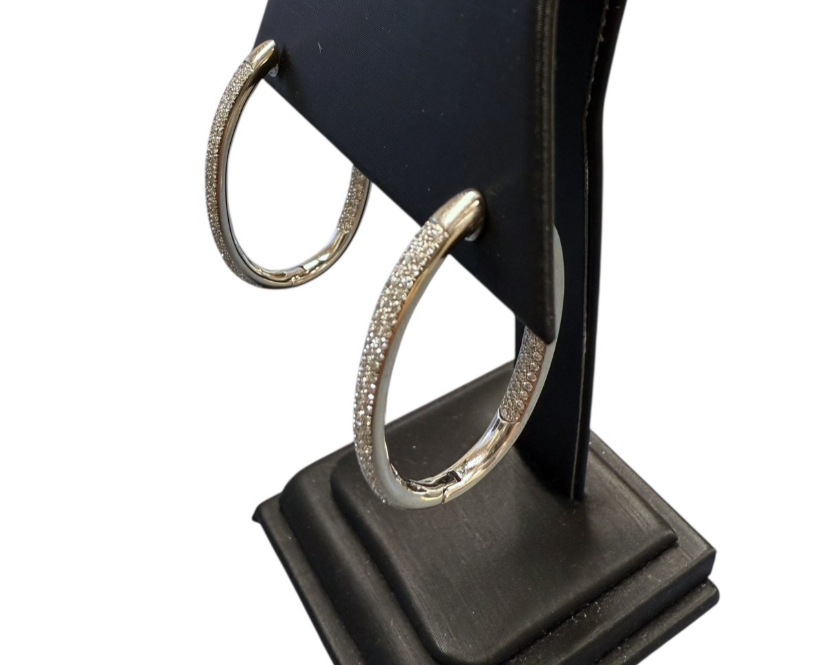 18kt White Gold Diamond 1.25” Drop Earrings