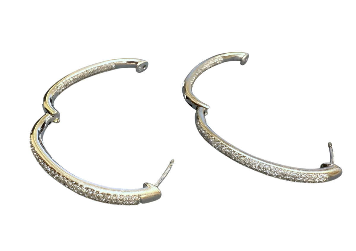 18kt White Gold Diamond 1.25” Drop Earrings