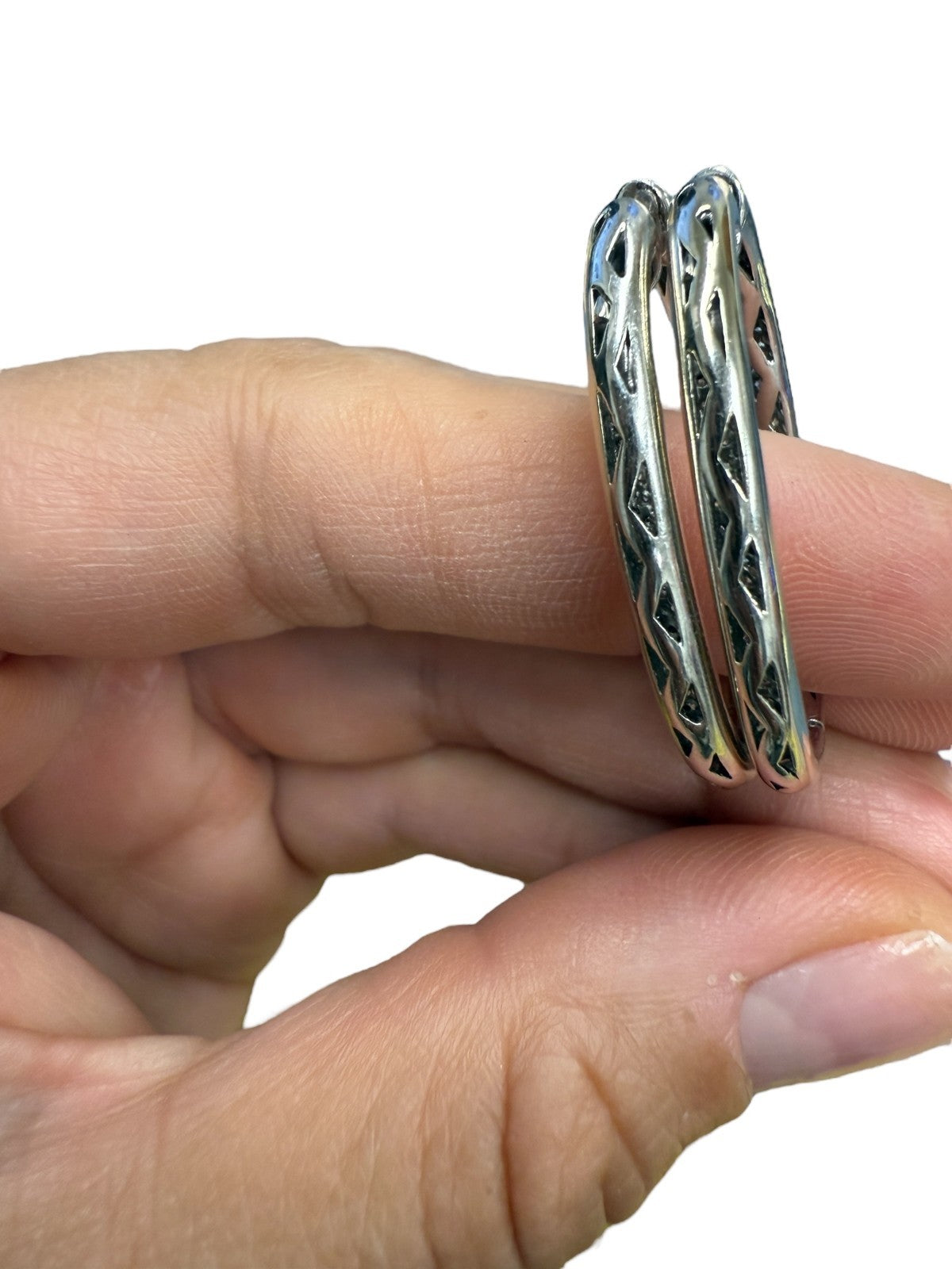 18kt White Gold Diamond 1.25” Drop Earrings