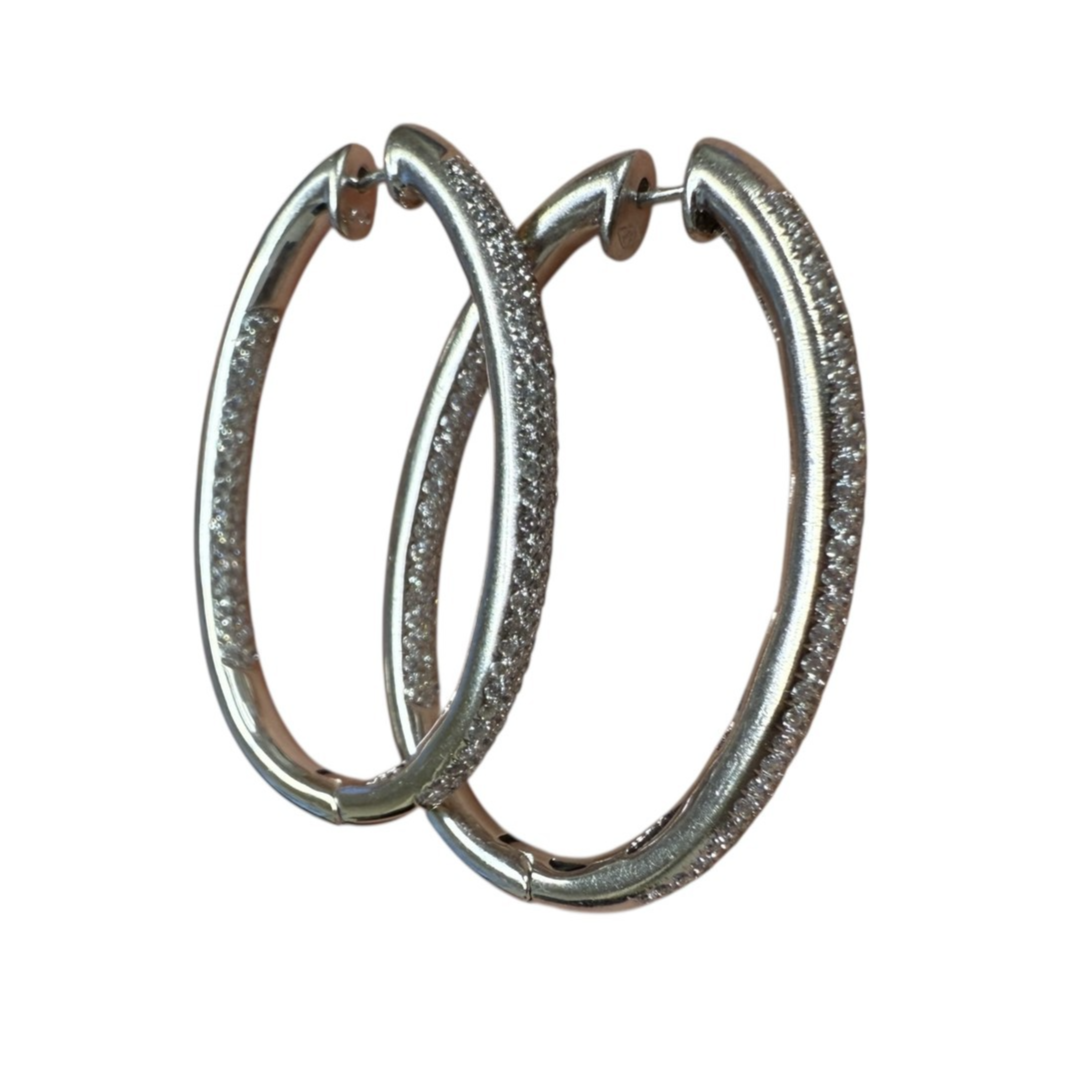 18kt White Gold Diamond 1.25” Drop Earrings