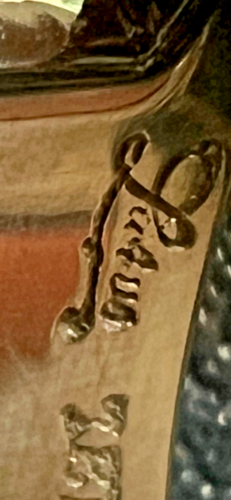 18kt White Gold Wedding Band Ring with Diamond Design